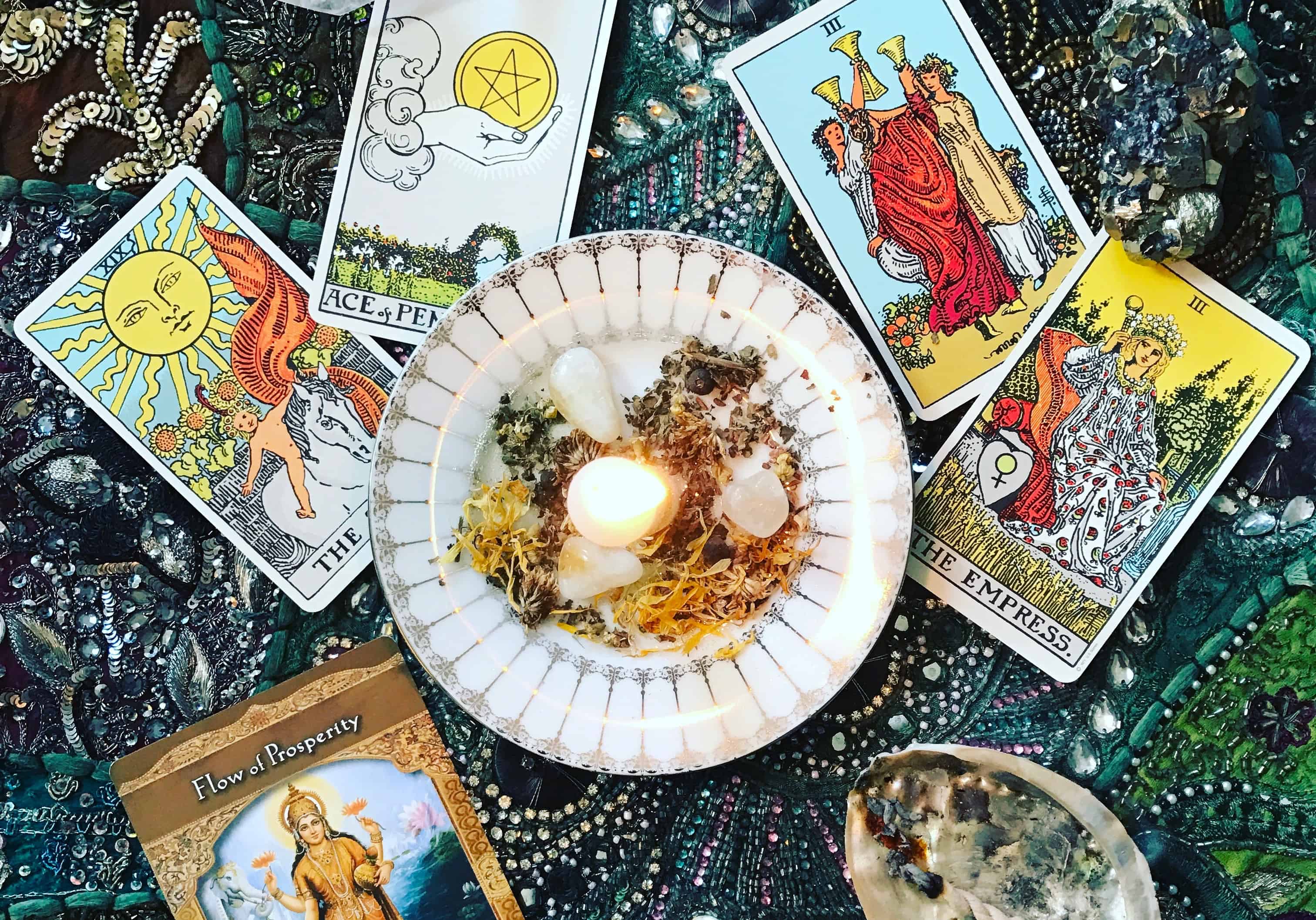 Карта таро на каждый день. Таро на каждый день. Everyday Tarot. Таро на каждый день. Карты Таро Хшановской картинки. Таро Cocorrina.